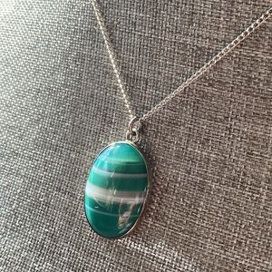 Vtg Green Agate in Sterling Silver Pendant &  Sterling Silver Chain Necklace